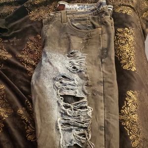 Men's ripped jean shorts